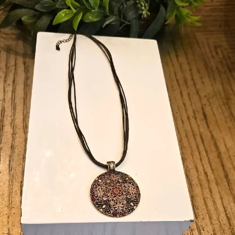 Elegant Bronze and Gold Pendant Necklace